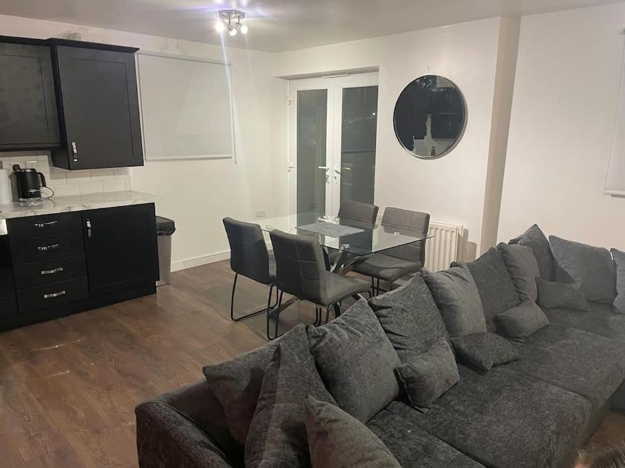 Stunning Central Apartment With Free Parking Шефилд Экстерьер фото